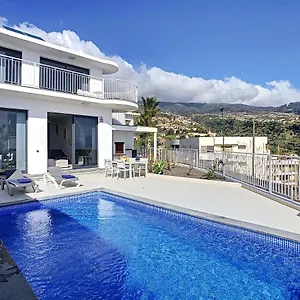 Villa Casa Dos Amores By Lovelystay, Calheta (Madeira)